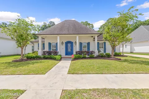 122 Long Oak Ln, Youngsville, LA 70592