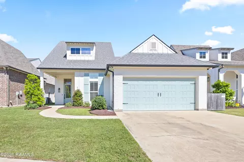 212 Santander Dr, Youngsville, LA 70592