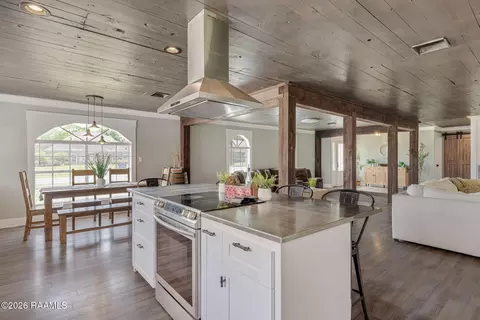Kitchen - 610 E Demanade Dr, Lafayette, LA 70503 photo 3 of 4