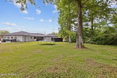 Exterior - 610 E Demanade Dr, Lafayette, LA 70503 photo 8 of 9