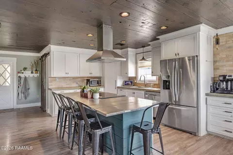 Kitchen - 610 E Demanade Dr, Lafayette, LA 70503 photo 1 of 4