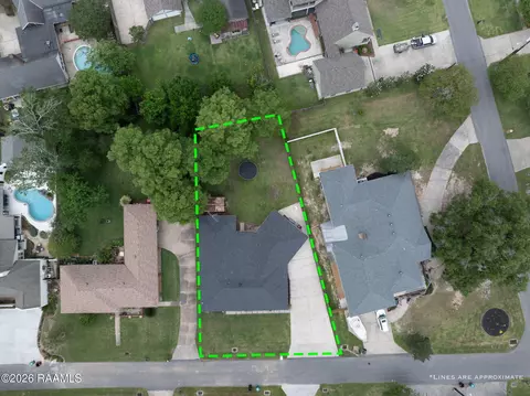 View/Area - 610 E Demanade Dr, Lafayette, LA 70503 photo 3 of 4