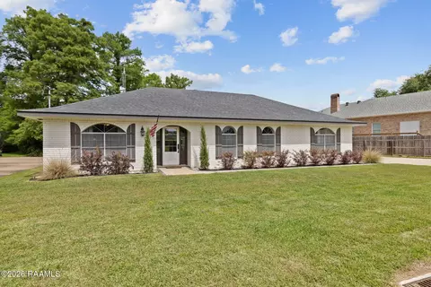 Exterior - 610 E Demanade Dr, Lafayette, LA 70503 photo 3 of 9
