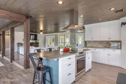 Kitchen - 610 E Demanade Dr, Lafayette, LA 70503 photo 2 of 4