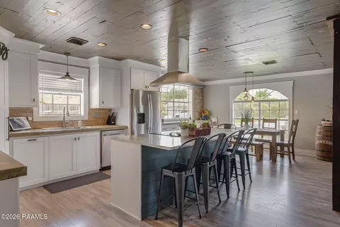 Kitchen - 610 E Demanade Dr, Lafayette, LA 70503 photo 4 of 4