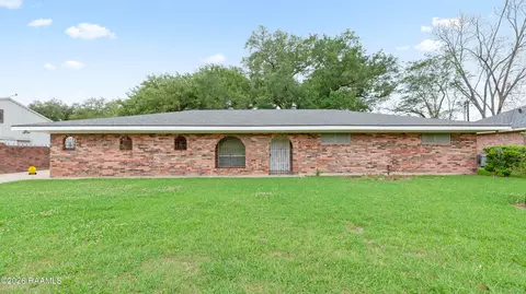 103 Saint Bernadette Dr, Lafayette, LA 70507