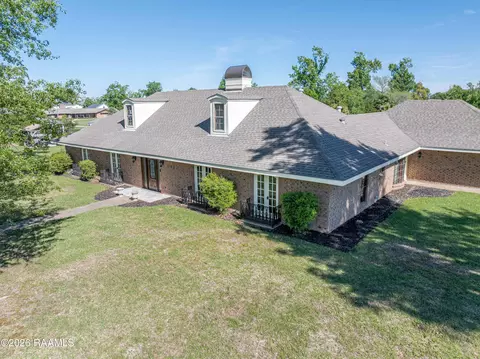 3100 Surrey Ln, Lake Charles, LA 70605