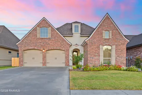 111 San Sebastian Dr, Youngsville, LA 70592