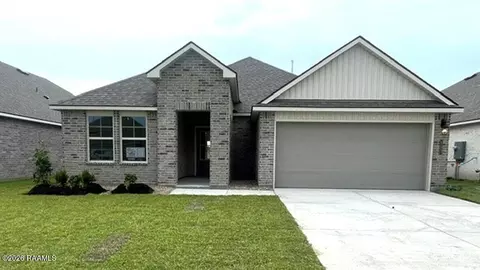 137 Lake Ridge Dr, Broussard, LA 70518
