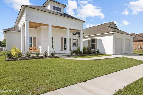 305 Crooked Stick Ln, Lafayette, LA 70506