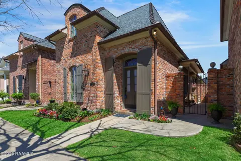 Exterior - 208 Elysian Fields Dr, Lafayette, LA 70508 photo 3 of 7