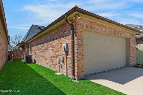 Exterior - 208 Elysian Fields Dr, Lafayette, LA 70508 photo 7 of 7