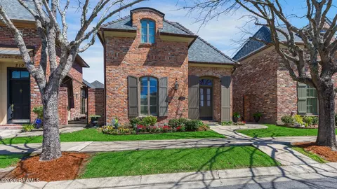 Exterior - 208 Elysian Fields Dr, Lafayette, LA 70508 photo 2 of 7