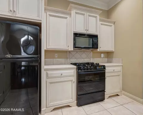 Kitchen - 208 Elysian Fields Dr, Lafayette, LA 70508 photo 2 of 3