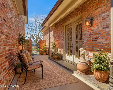 Exterior - 208 Elysian Fields Dr, Lafayette, LA 70508 photo 4 of 7