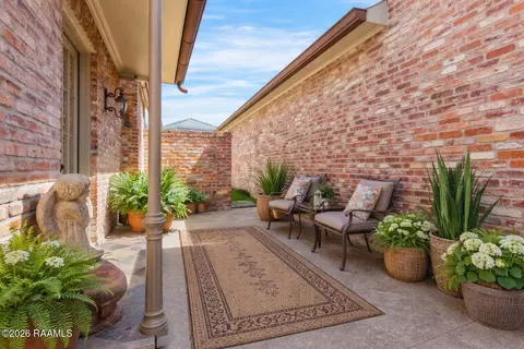 Exterior - 208 Elysian Fields Dr, Lafayette, LA 70508 photo 5 of 7