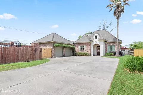 11 Oakthorn Ct, Youngsville, LA 70592