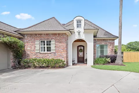 11 Oakthorn Ct, Youngsville, LA 70592