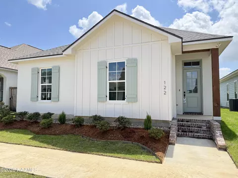 122 Oak Village Dr, Scott, LA 70583