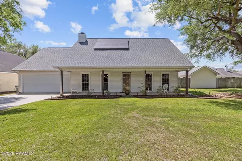 134 Beacon Dr, Youngsville, LA 70592