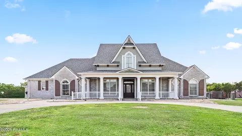 13 Shadows Bnd, New Iberia, LA 70563