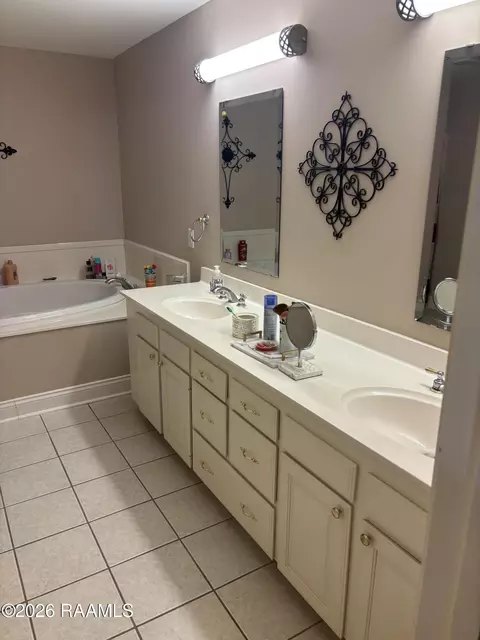 Bath - 280 Carrera Ln, Eunice, LA 70535 photo 3 of 5