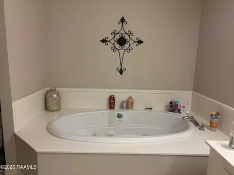Bath - 280 Carrera Ln, Eunice, LA 70535 photo 2 of 5