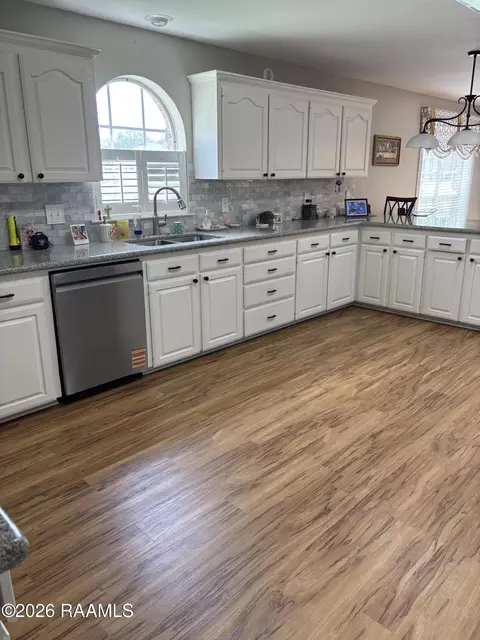 Kitchen - 280 Carrera Ln, Eunice, LA 70535 photo 3 of 4