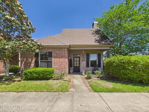 303 Harbor Bend Blvd #A, Lafayette, LA 70508