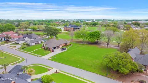 204 Sawgrass Ln, Broussard, LA 70518