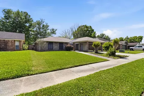 206 Open Meadows Dr, Lafayette, LA 70506