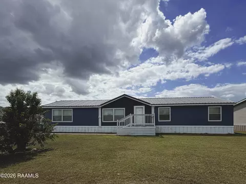 213 Secretariat Ln, Rayne, LA 70578
