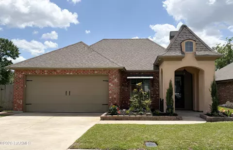 101 Pinnacle Dr, Youngsville, LA 70592