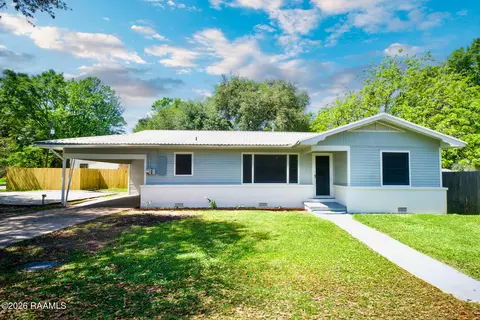 404 9th St, Breaux Bridge, LA 70517