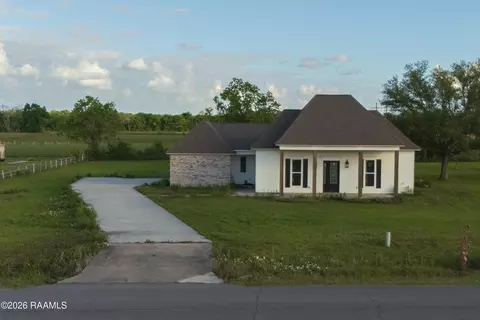 1121 Lake Martin Rd, Breaux Bridge, LA 70517