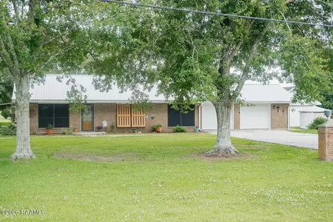 2806 Riverwood Rd, New Iberia, LA 70560