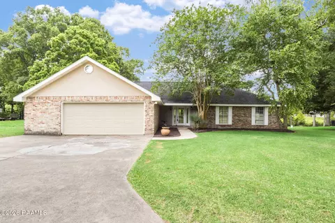 1004 Hugh Dr, Saint Martinville, LA 70582