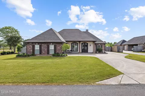 109 Grand Lake Dr, Arnaudville, LA 70512