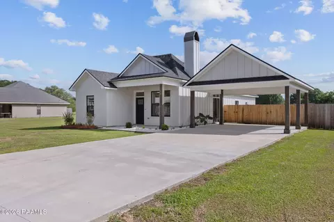 334 S Henry St, Church Point, LA 70525