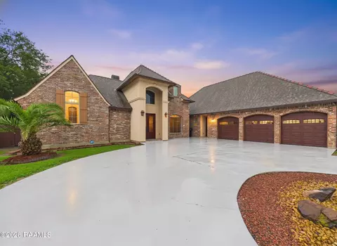 2406 Belle Ruelle St, New Iberia, LA 70563