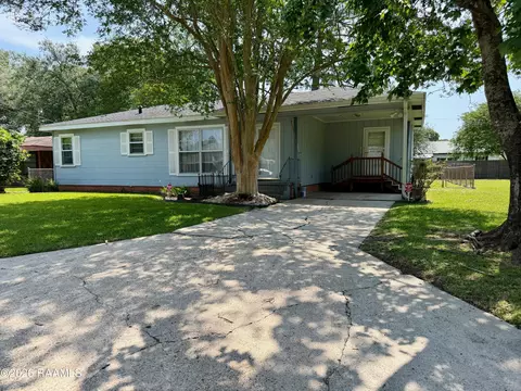 402 Azalea Dr, New Iberia, LA 70563