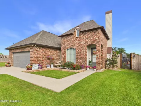520 Braxton Dr, Youngsville, LA 70592