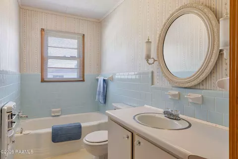 Bath - 847 Ridge Rd, Duson, LA 70529 photo 1 of 2