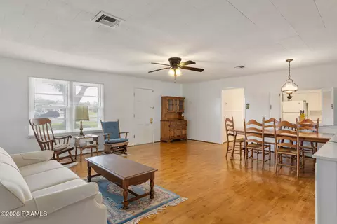 Living - 847 Ridge Rd, Duson, LA 70529 photo 2 of 4
