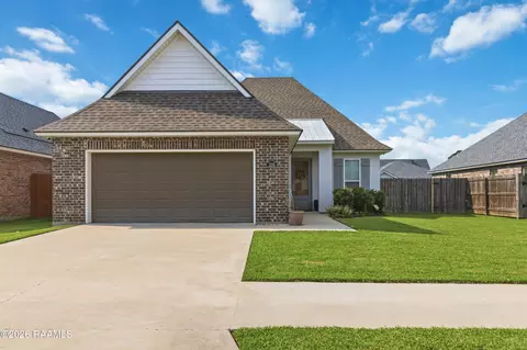 208 Gable Crest Dr, Lafayette, LA 70508