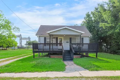 214 N President St, Delcambre, LA 70528