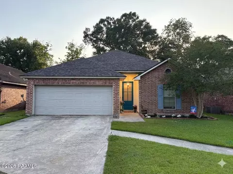 142 Country Garden Ln, Lafayette, LA 70507