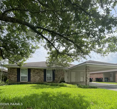 135 Longfellow Dr, Lafayette, LA 70503