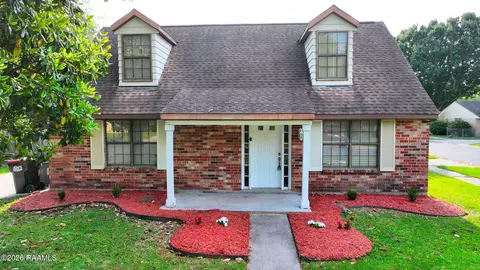 121 Case Ln, Lafayette, LA 70506