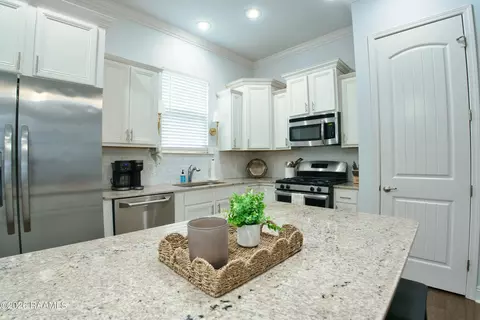 Kitchen - 106 Pascalet Pl, Lafayette, LA 70507 photo 3 of 3